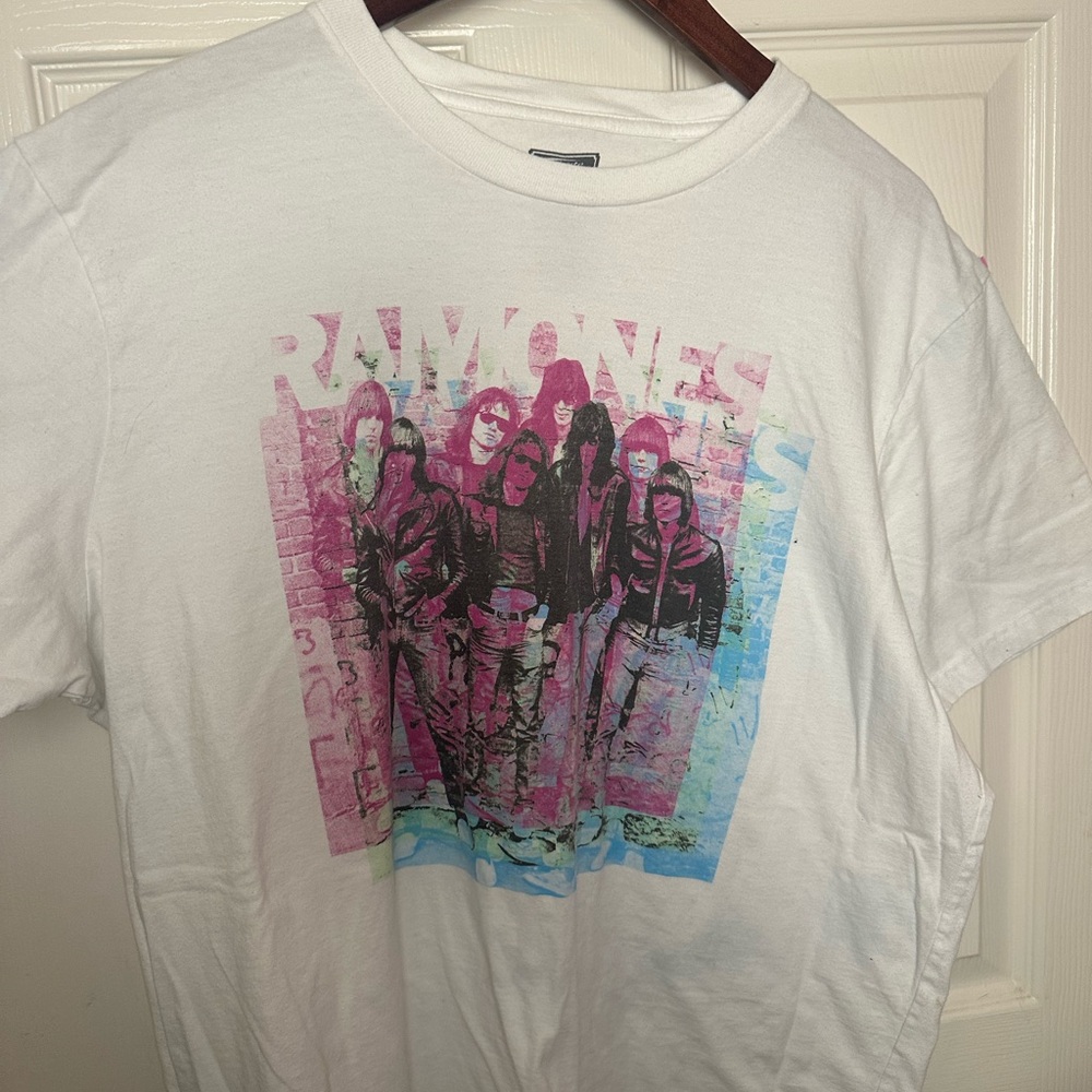 White Ramones Graphic T-Shirt xl by Tailgate